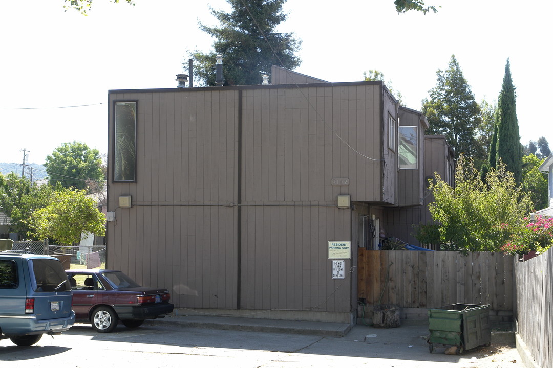 3102 Pleitner Ave in Oakland, CA - Building Photo