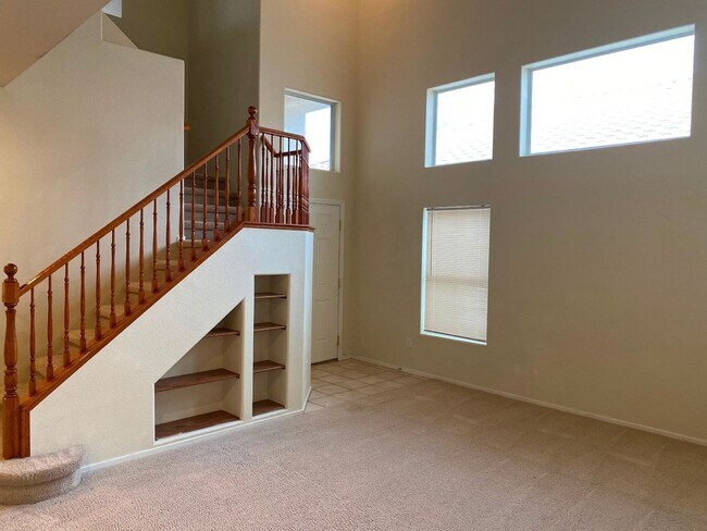5832 Running Horse Dr in North Las Vegas, NV - Building Photo - Building Photo