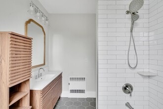 1485 Beacon St, Unit 2 in Brookline, MA - Building Photo - Building Photo