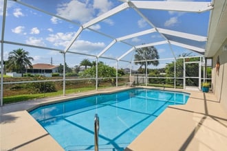 4644 Varsity Cir in Lehigh Acres, FL - Foto de edificio - Building Photo