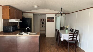 23430 Bauer Hockley Rd in Hockley, TX - Foto de edificio - Building Photo