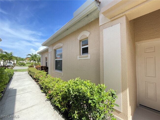 8224 Sanctuary Dr in Naples, FL - Building Photo - Building Photo