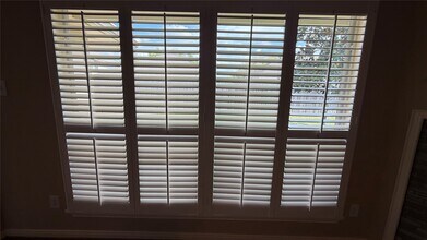 4810 Bonny Loch Ln in Houston, TX - Foto de edificio - Building Photo