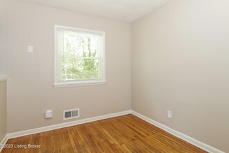 303 Elk River Dr in Louisville, KY - Building Photo - Building Photo