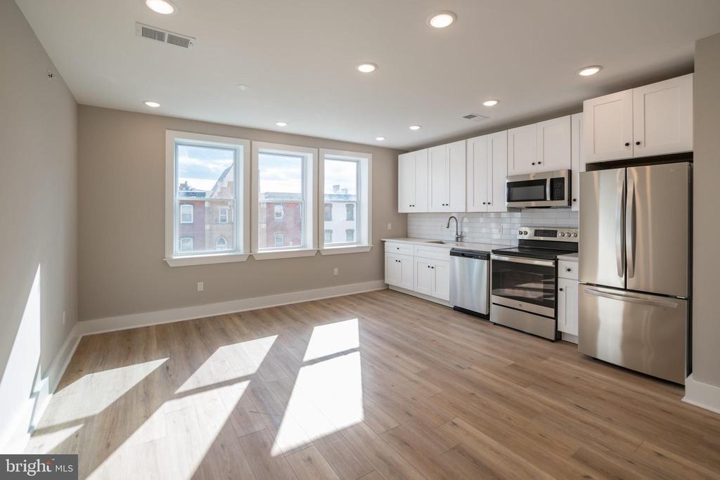 2825 W Girard Ave in Philadelphia, PA - Building Photo