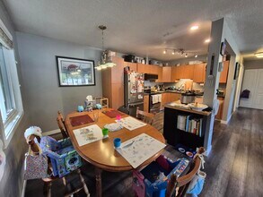 617 Hoylake Ave in Victoria, BC - Building Photo - Building Photo