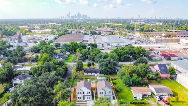 162 Wallace St in Houston, TX - Building Photo - Building Photo