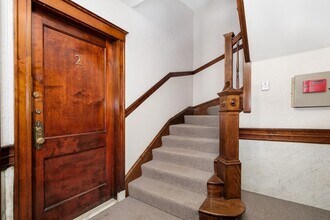 31 Linnaean St, Unit 2 in Cambridge, MA - Building Photo - Building Photo