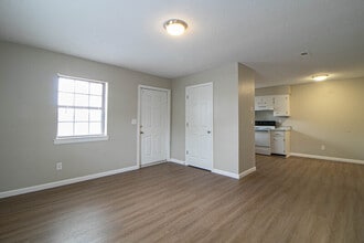 7-407 Thompsonville Ln in Oak Grove, KY - Foto de edificio - Building Photo