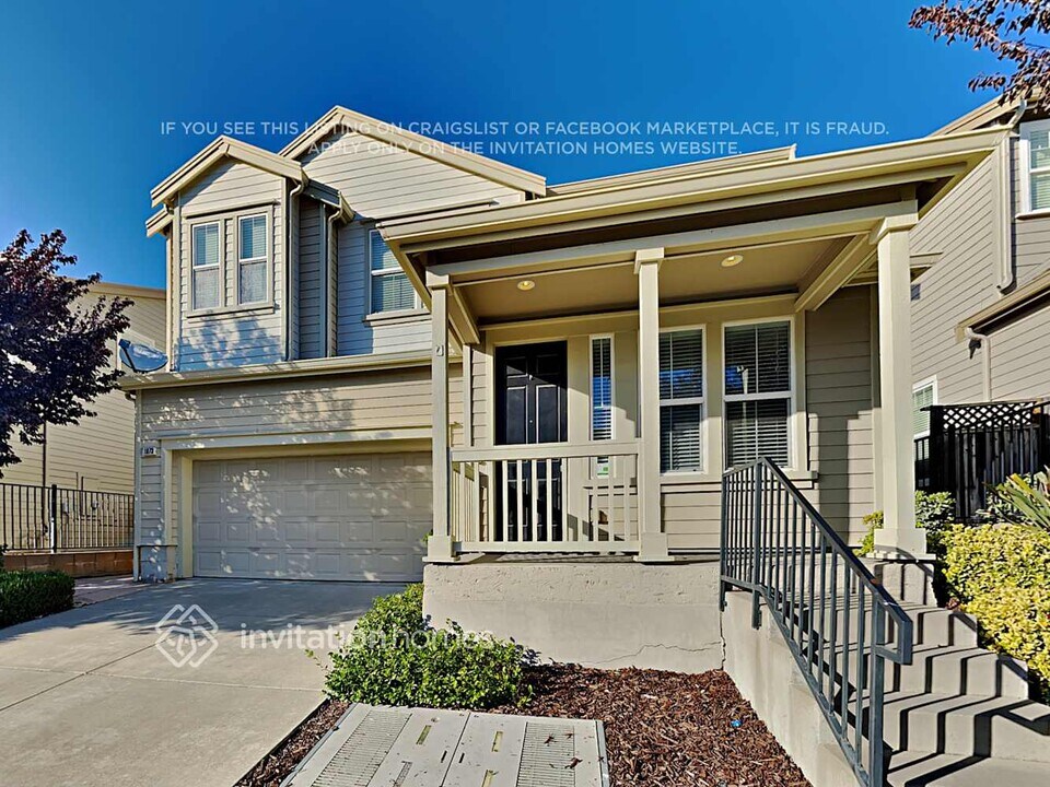 1073 Amber Ridge Lane in Vacaville, CA - Building Photo