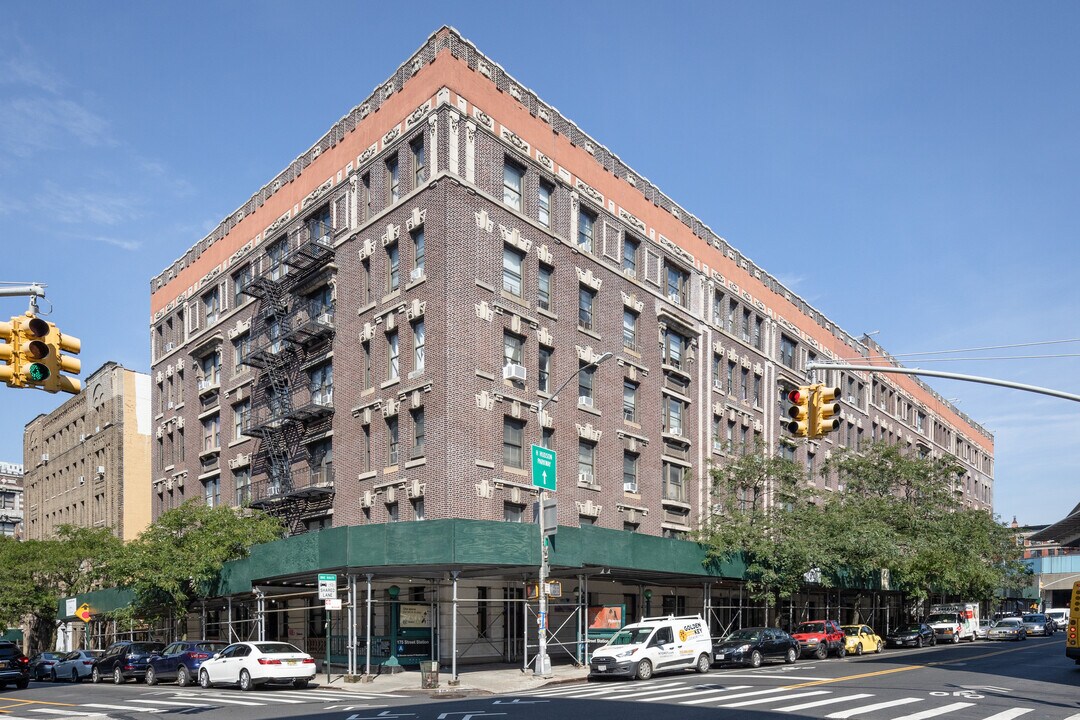 Annadale in New York, NY - Building Photo