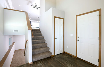 Rocky Ridge Townhomes in Sioux Falls, SD - Foto de edificio - Building Photo