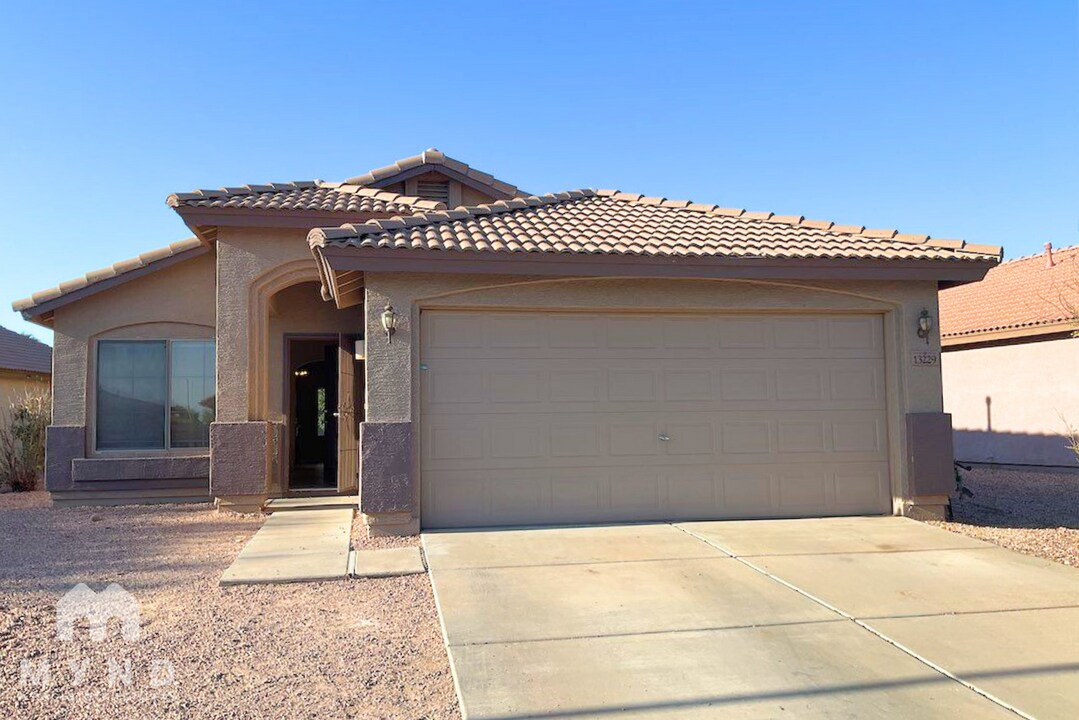 13229 W Acapulco Ln in Surprise, AZ - Building Photo