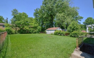 6921 Pin Oak Dr, Unit #2 in Cincinnati, OH - Building Photo - Building Photo