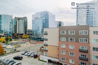 362 Bellevue Way NE in Bellevue, WA - Building Photo - Building Photo