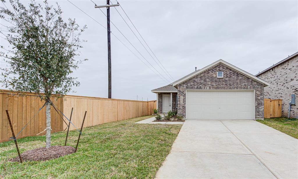 1503 Windrose Bnd in Angleton, TX - Building Photo