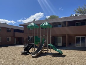 Parkside Gardens Apartments in Sparks, NV - Building Photo - Building Photo