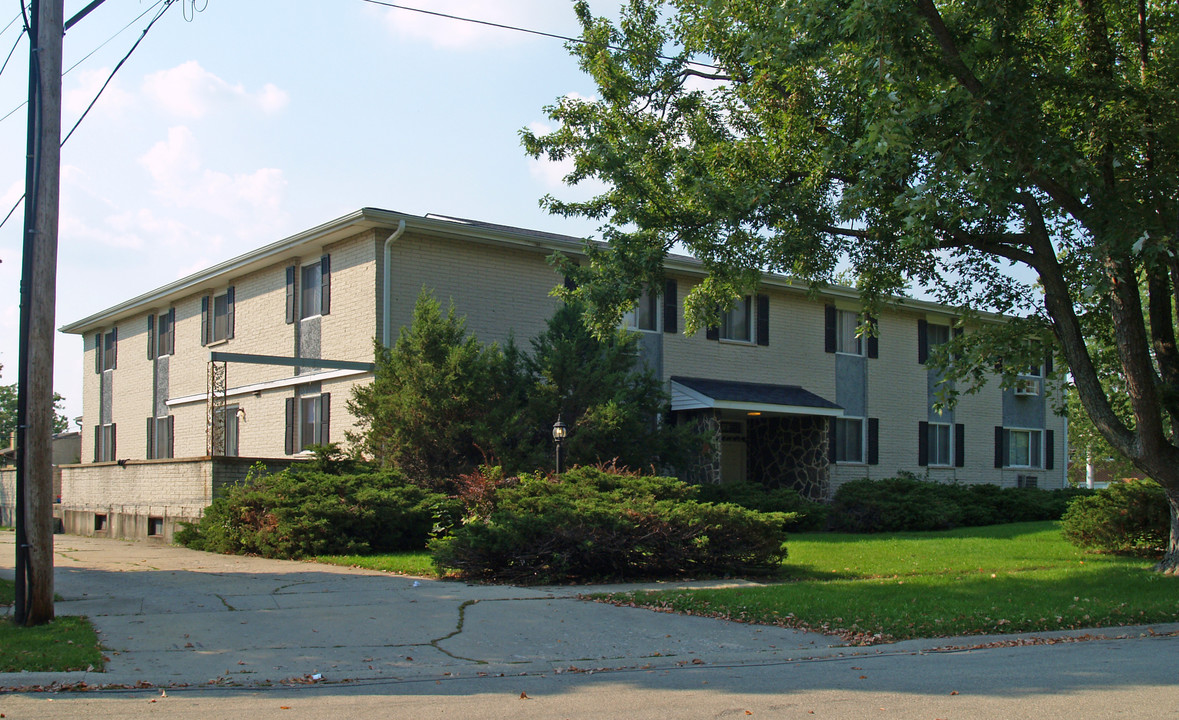1103 Glidden Ave in Dekalb, IL - Foto de edificio