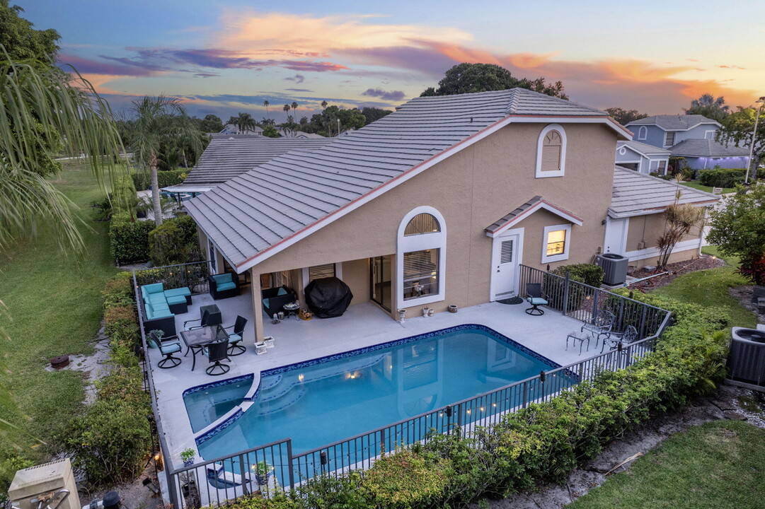 8080 Burlington Ct in Greenacres, FL - Building Photo