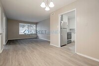 656 Schroder Ave NE photo'