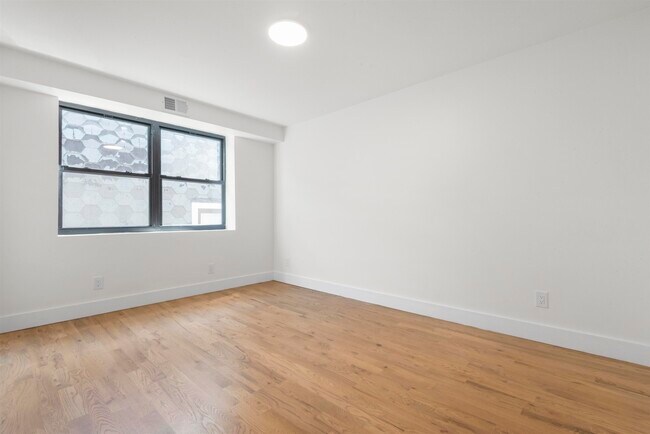 850 West Side Ave in Jersey City, NJ - Foto de edificio - Building Photo