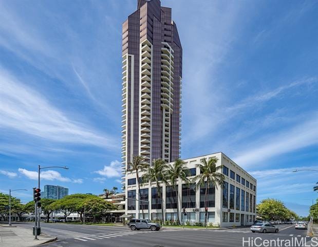 property at 725 Kapiolani Blvd
