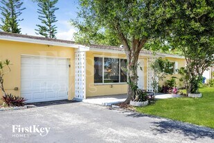 7461 NW 23rd St in Sunrise, FL - Building Photo