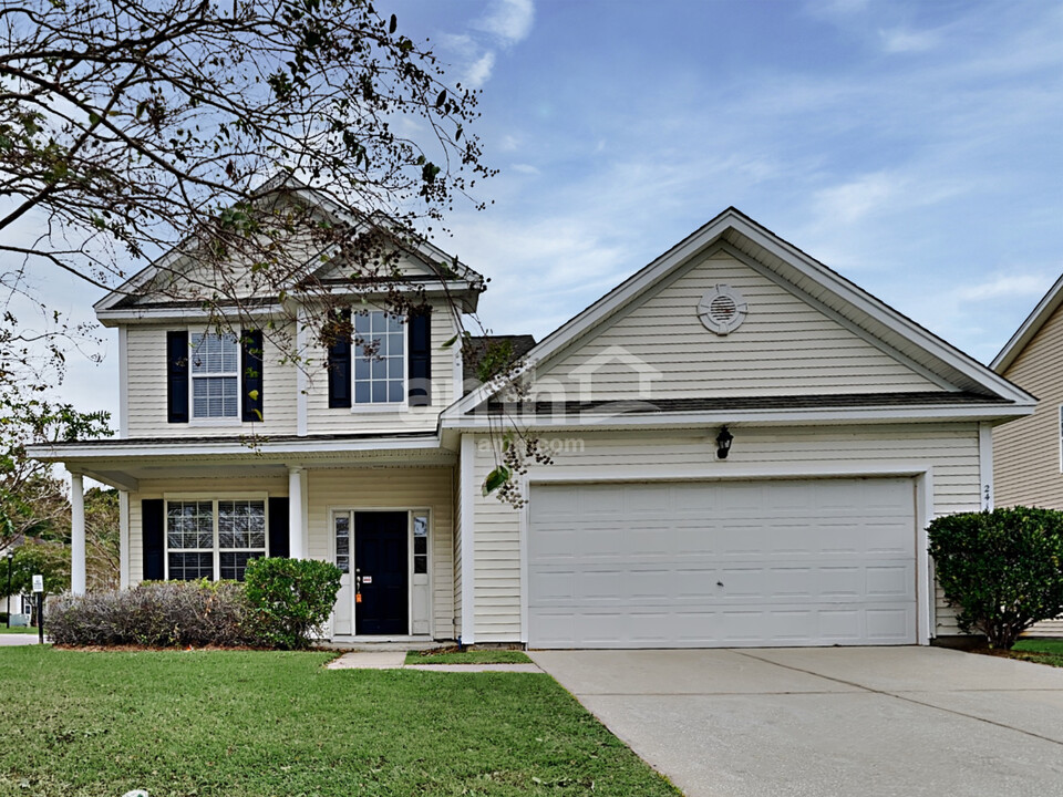 2411 Thoreau St in North Charleston, SC - Building Photo