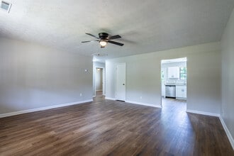 236 Landon Ct NE in Calhoun, GA - Building Photo - Building Photo