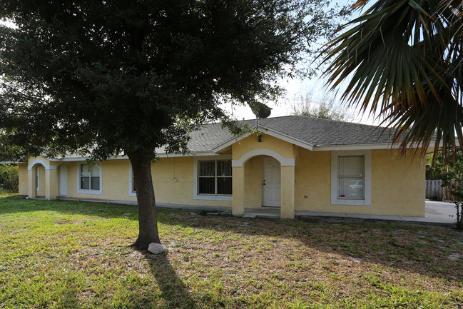 3260-3268 Hi St in Lake Worth, FL - Building Photo - Building Photo