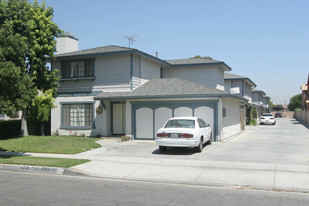 8739-8743 Cedar St in Bellflower, CA - Building Photo