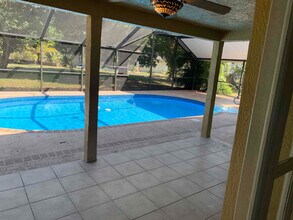 2265 SW Edison Cir in Port St. Lucie, FL - Foto de edificio - Building Photo