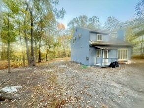 1049 Alpine Dr in East Stroudsburg, PA - Building Photo - Building Photo