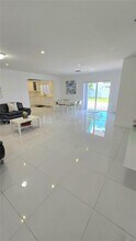 9331 SW 27th St in Miami, FL - Building Photo - Building Photo