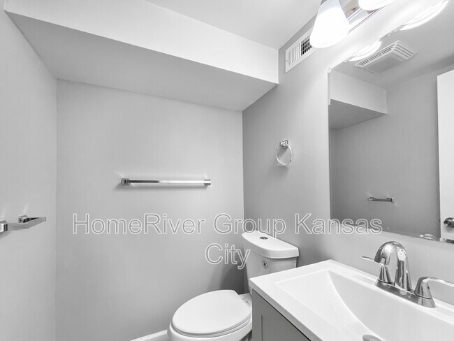 4004 E 123 Terrace in Grandview, MO - Building Photo - Building Photo