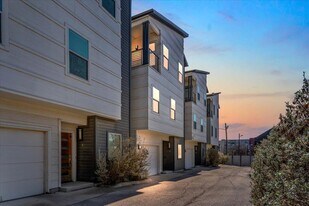 2305 Coronado St in Austin, TX - Building Photo