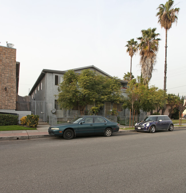 207 W Verdugo Ave in Burbank, CA - Foto de edificio - Building Photo