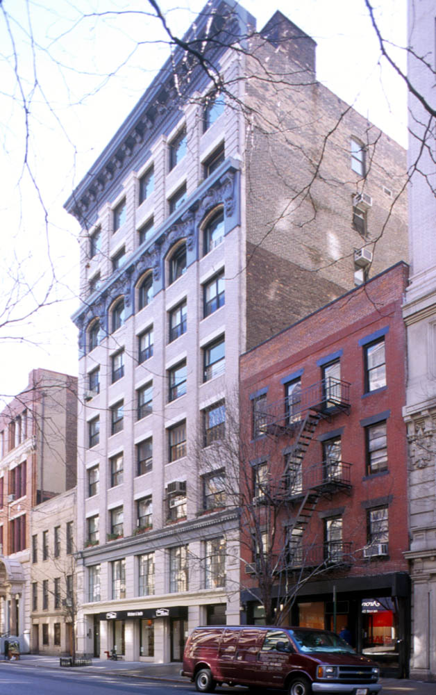 130-134 W 17th St in New York, NY - Foto de edificio - Building Photo