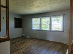 2731 N Pershing Ct in Wichita, KS - Building Photo - Building Photo