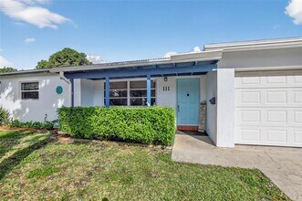 111 SE 14th Pl in Deerfield Beach, FL - Building Photo - Building Photo
