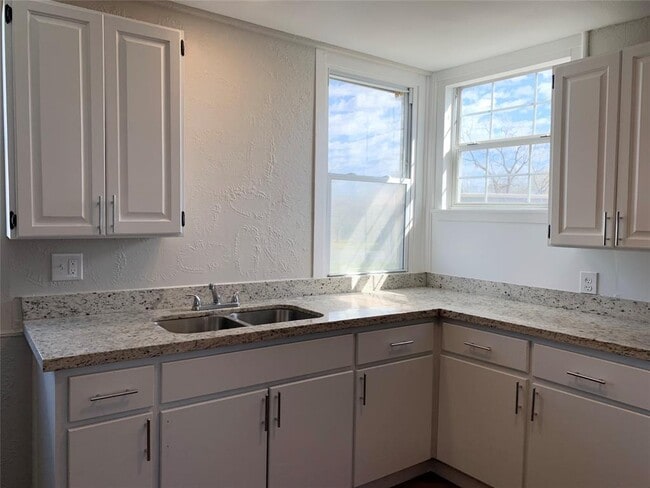 7515 Bayway Dr-Unit -4 in Baytown, TX - Building Photo - Building Photo