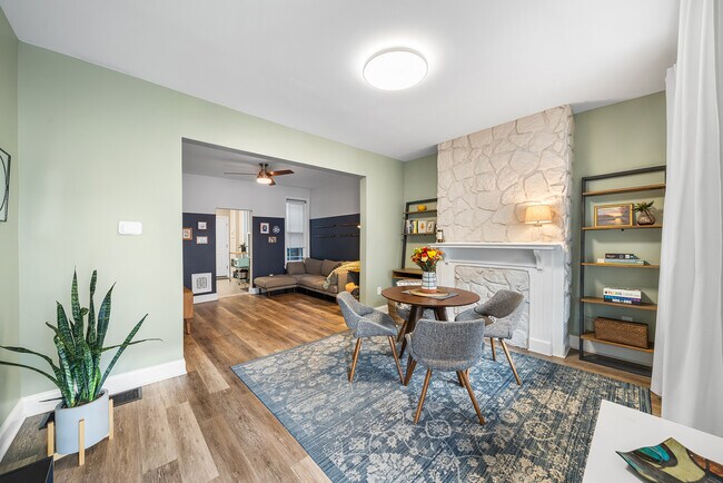 1542 N Hollywood St in Philadelphia, PA - Building Photo - Building Photo