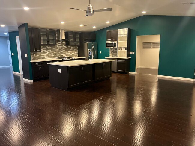 811 E Oakey Blvd in Las Vegas, NV - Building Photo - Building Photo