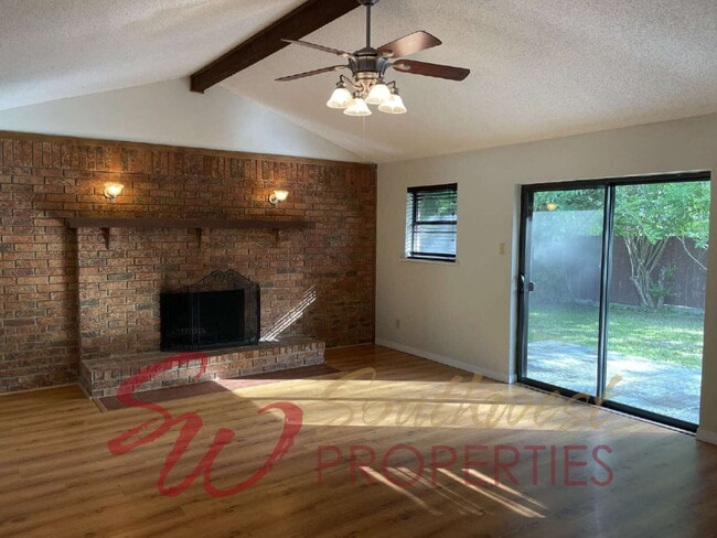 1209 N Mockingbird St in Stephenville, TX - Building Photo - Building Photo