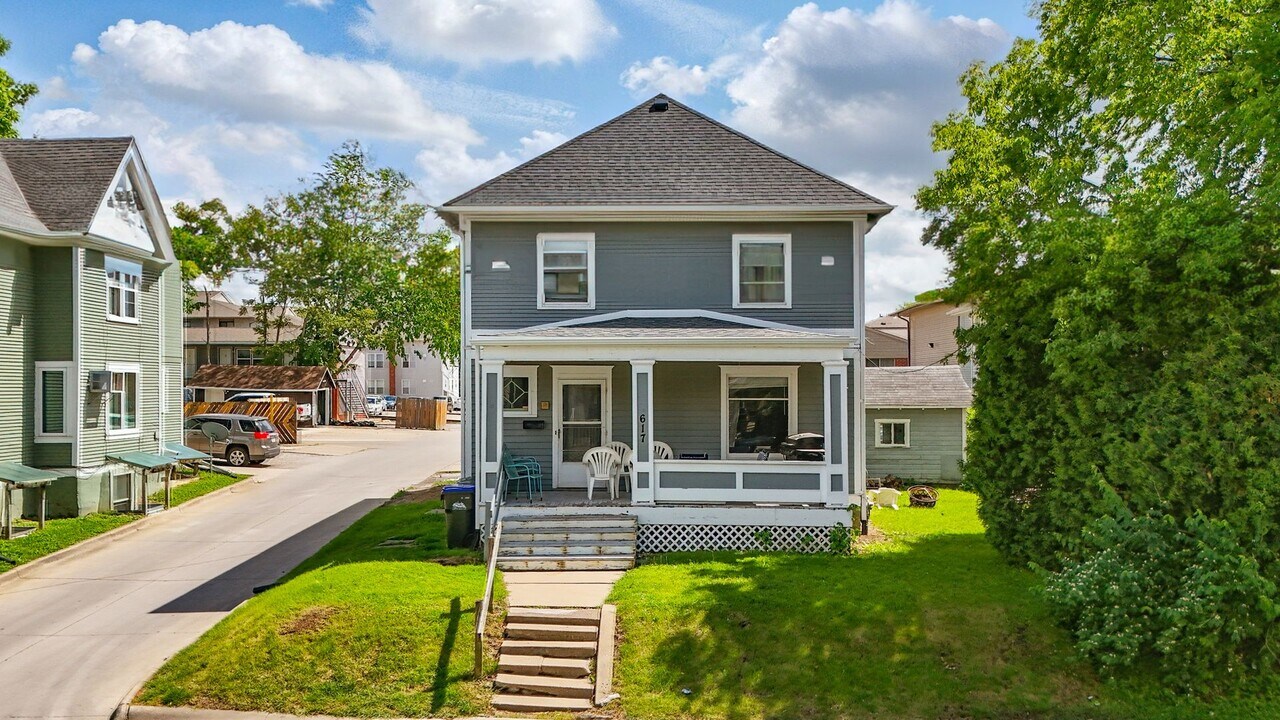 617 Bowery St in Iowa City, IA - Building Photo