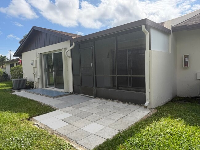 15729 Bottlebrush Cir in Delray Beach, FL - Building Photo - Building Photo