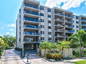 755 S Palm Ave in Sarasota, FL - Building Photo - Building Photo