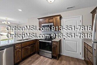 418 N Clayview Dr in Liberty, MO - Building Photo - Building Photo