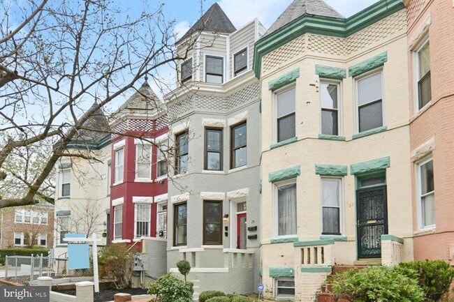property at 39 U St NE