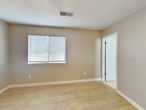 8321 Beechwood Ct in Riverdale, GA - Building Photo - Building Photo